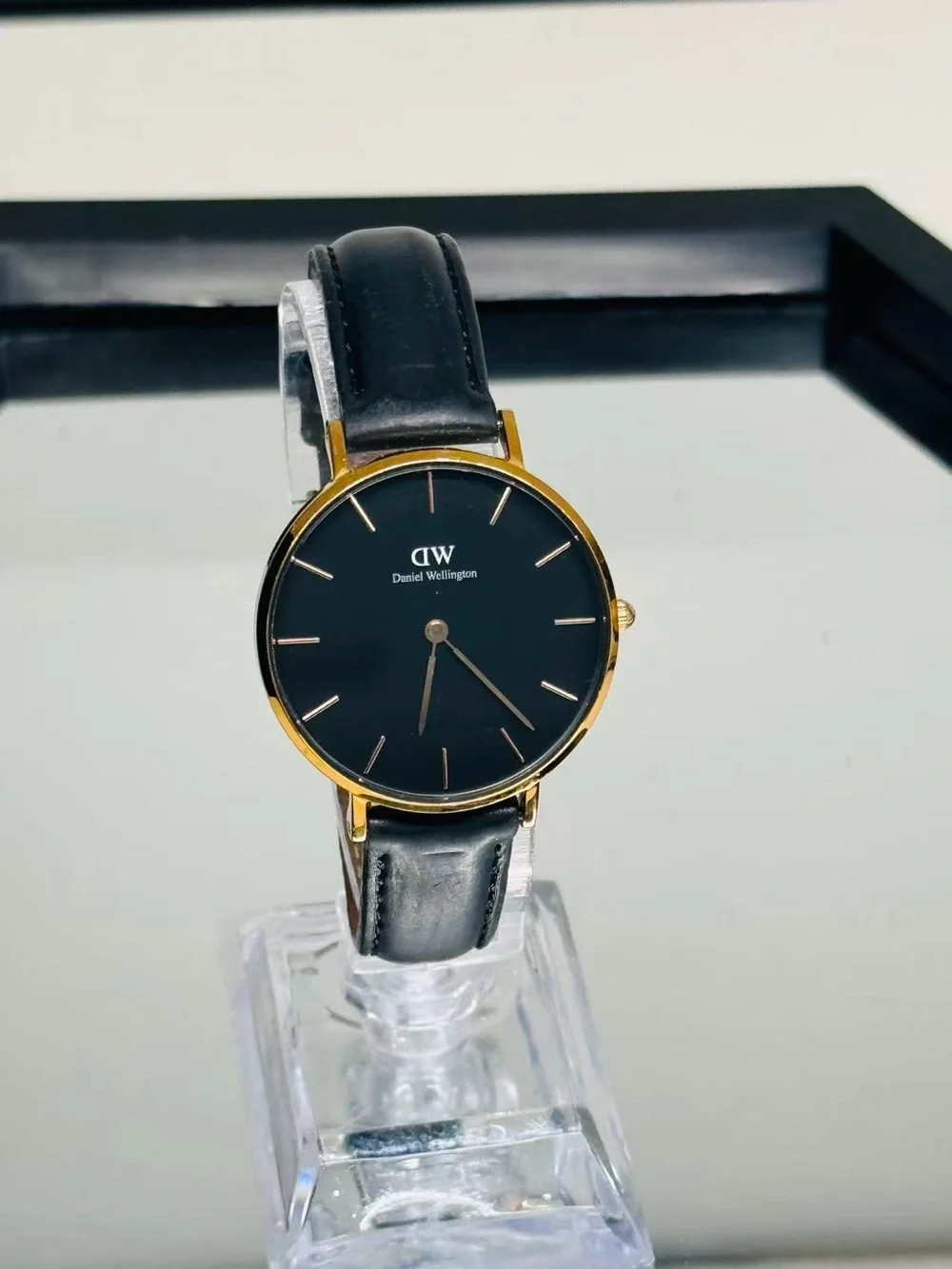 Daniel Wellington DW Men’s Watch Black Dial Gold Tone 32mm New Battery Runs